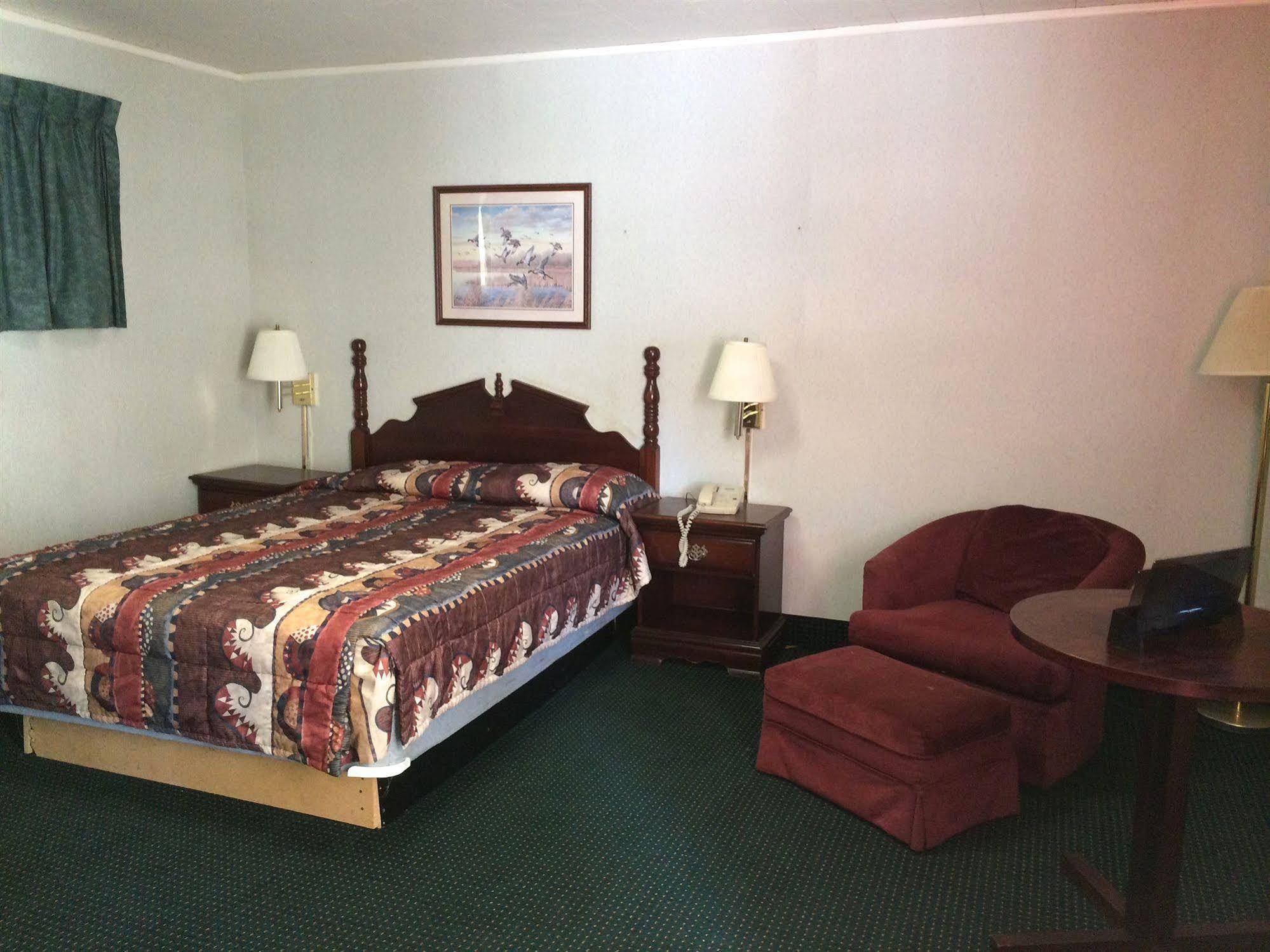 Rapids Inn & Suites Wisconsin Rapids Exterior foto