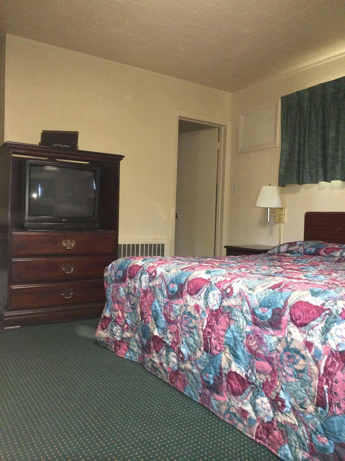 Rapids Inn & Suites Wisconsin Rapids Exterior foto
